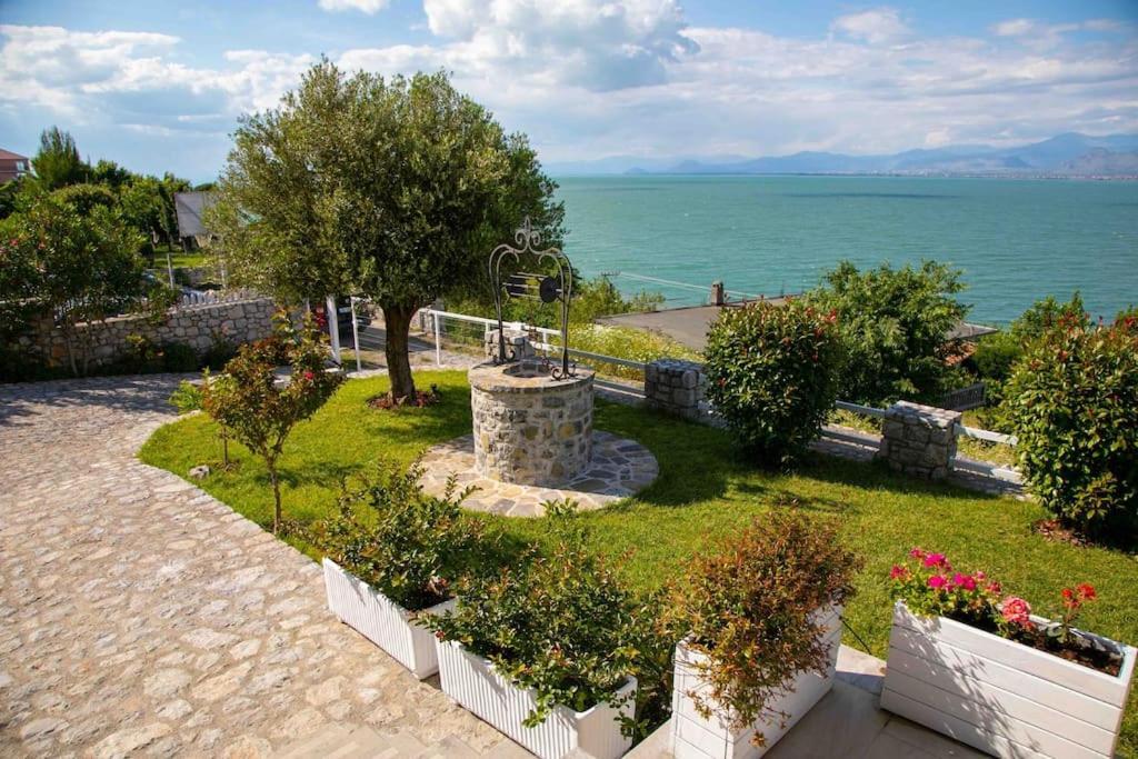 Vintage House With Stunning View Of Lake Villa *