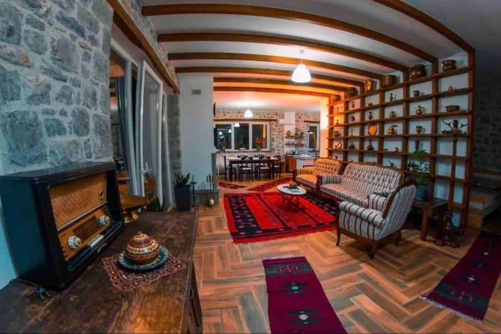 Vintage House With Stunning View Of Lake Villa Shkoder