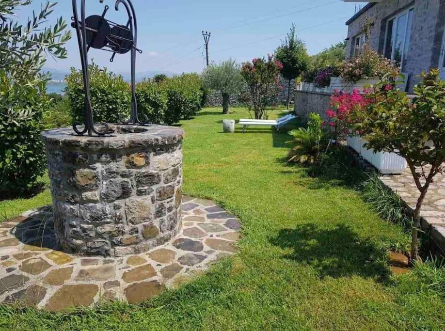 Villa Vintage House With Stunning View Of Lake