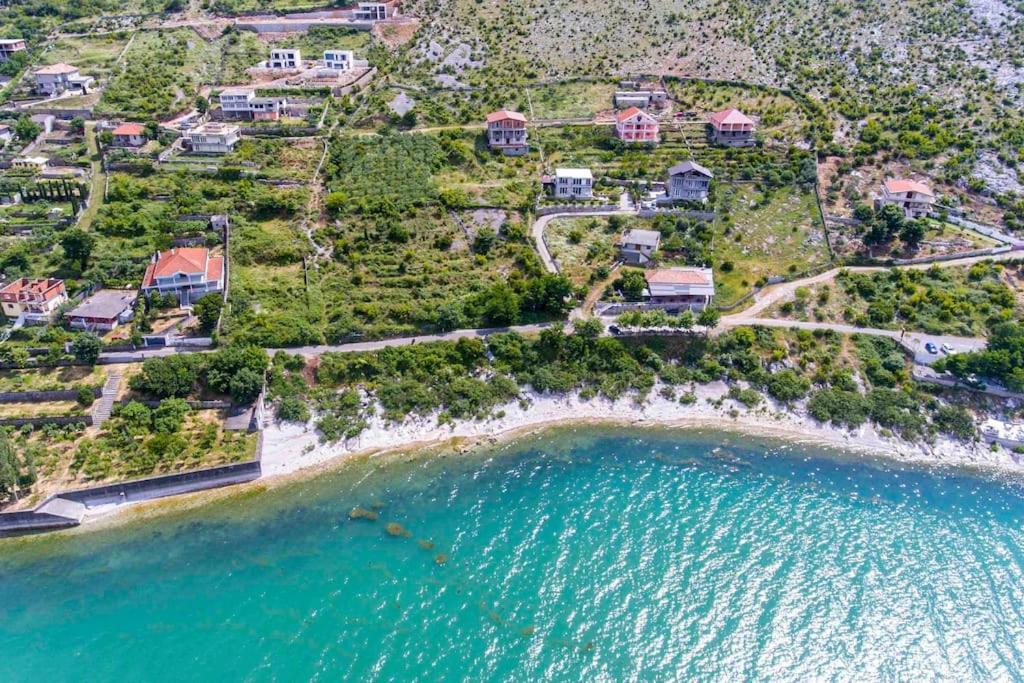 Vintage House With Stunning View Of Lake Villa *