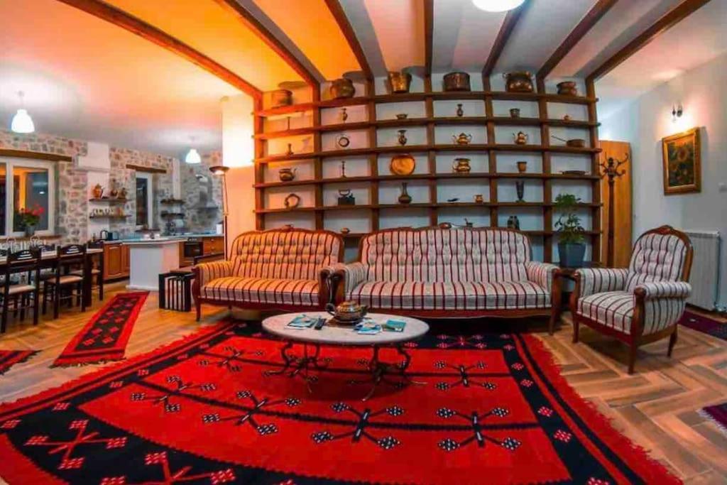 Villa Vintage House With Stunning View Of Lake